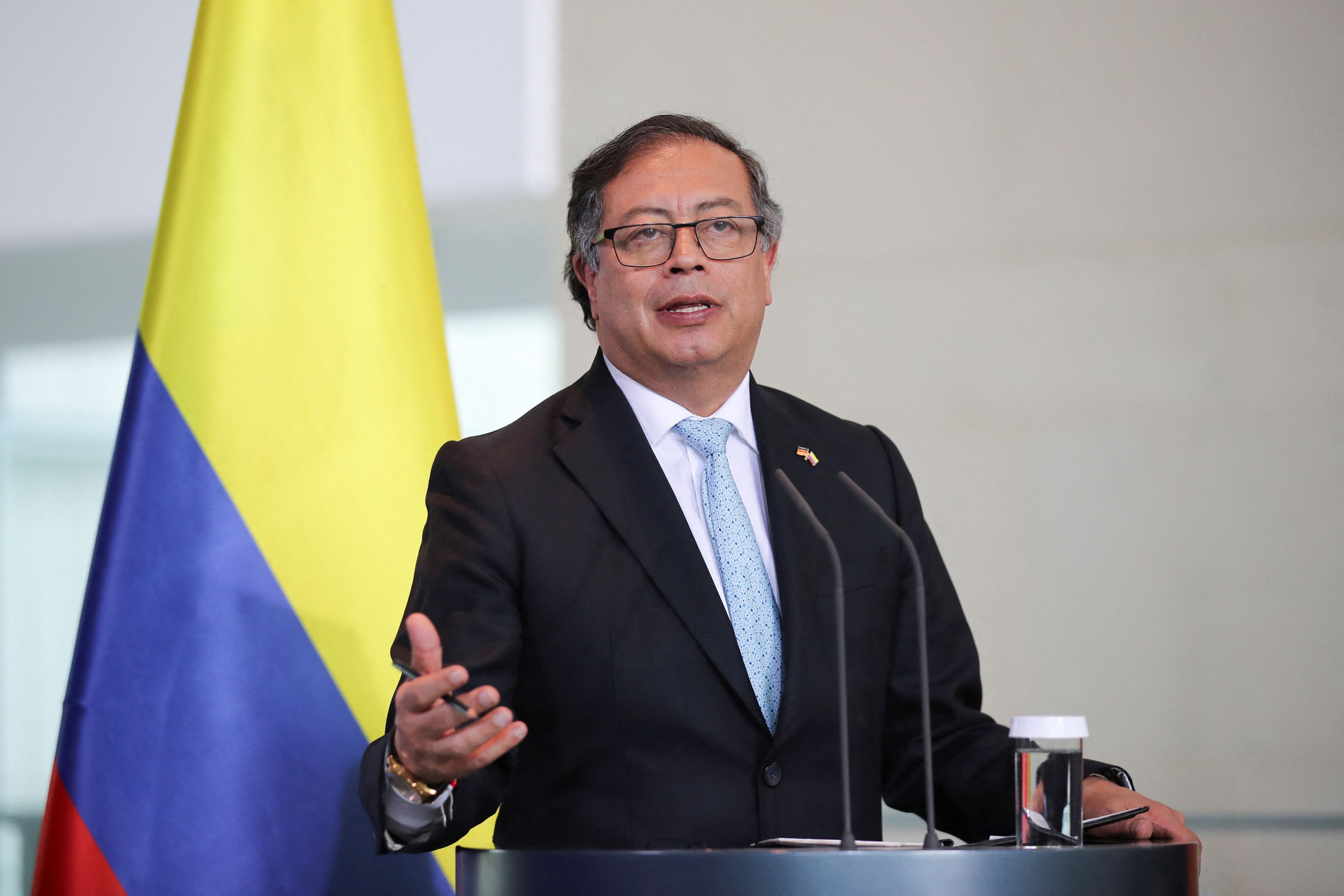 La columnista se refirió al pasado de Gustavo Petro, cuando militó en la extinta guerrilla del M-19. Archivo, REUTERS/Nadja Wohlleben