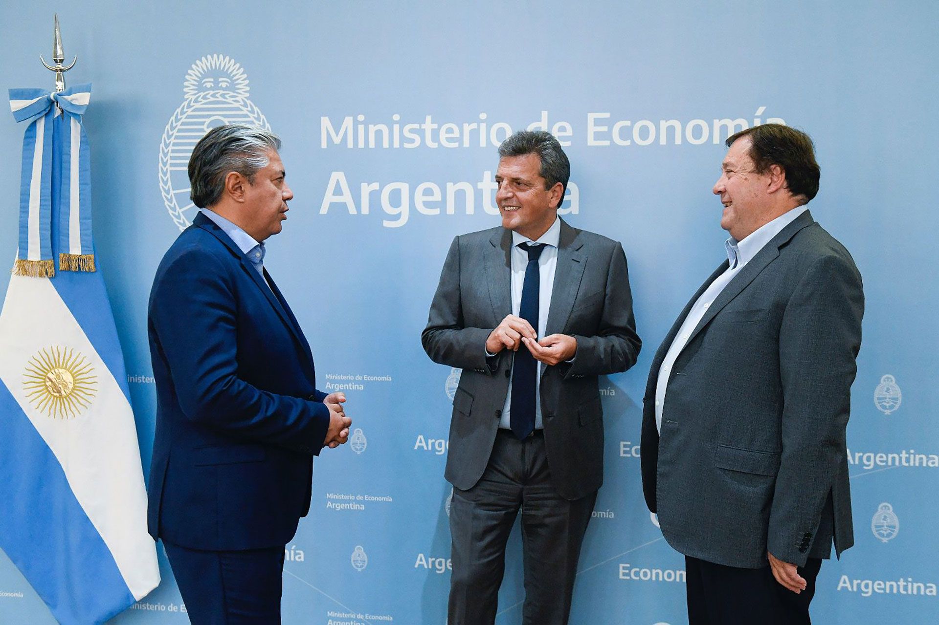 Tras las victorias en Río Negro y Neuquén, Sergio Massa se reunió con los gobernadores electos en el Palacio de Hacienda