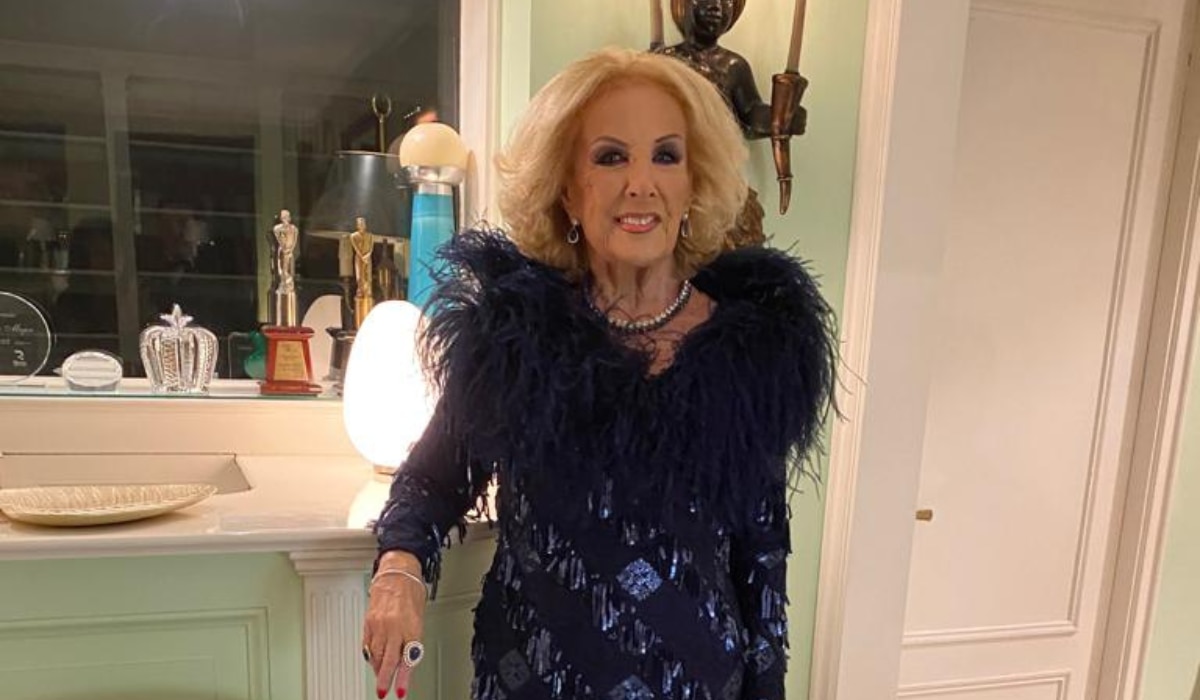 La elegancia de Mirtha Legrand para la noche de los Martín Fierro