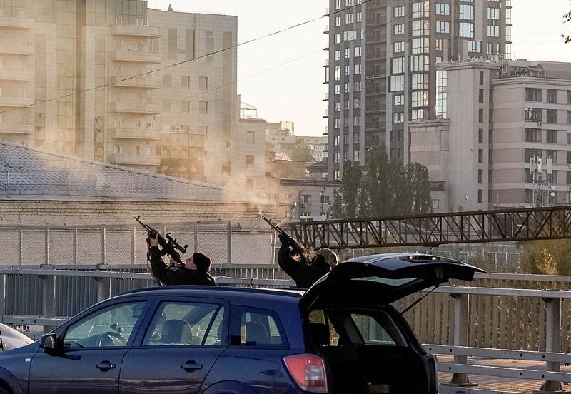 FOTO DE ARCHIVO: Rusia lanzó un ataque con drones iraníes sobre Kiev antes del inicio de la cumbre de la OTAN. (REUTERS/Vadim Sarakhan)