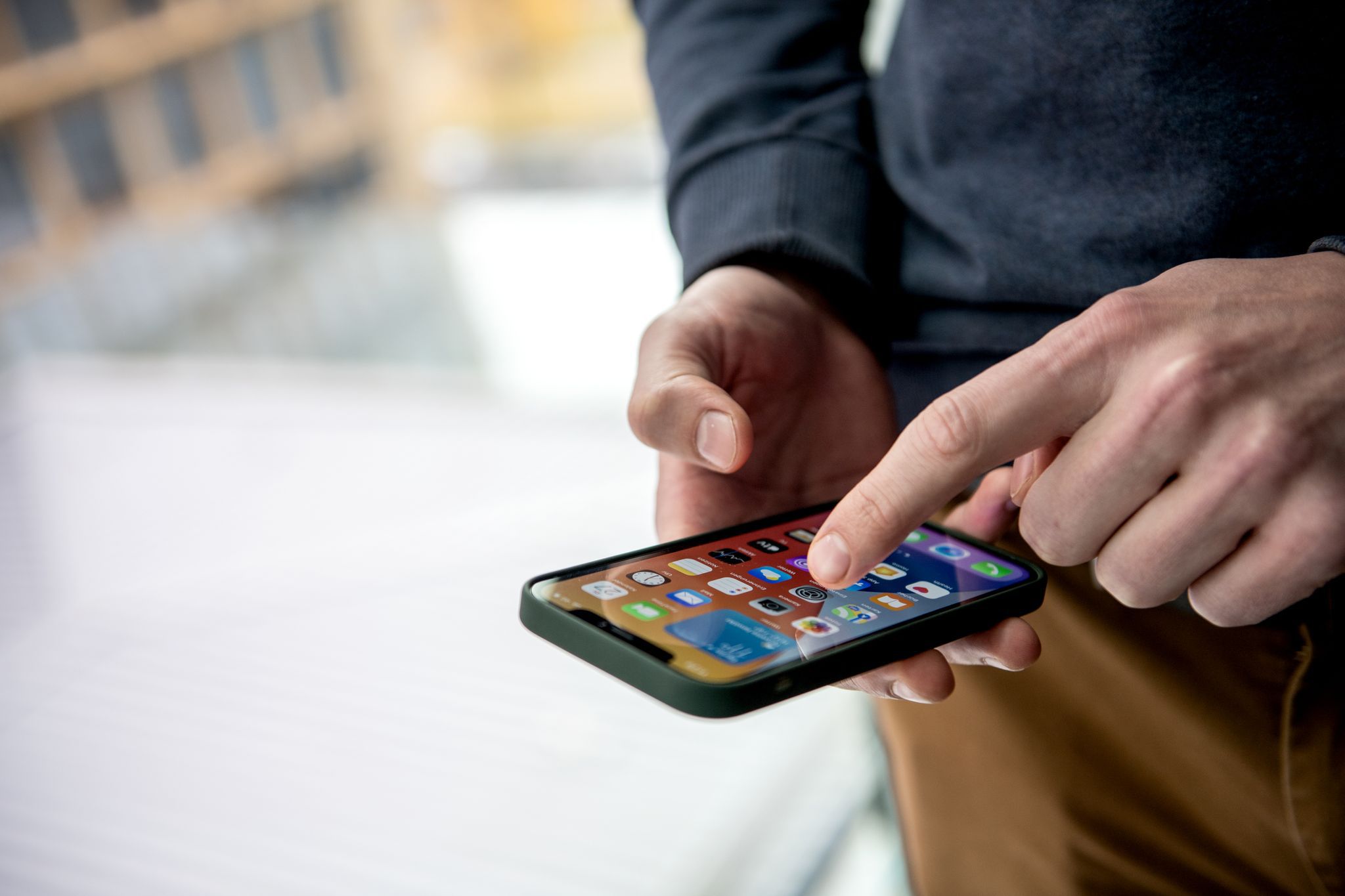 Apple lanza su última actualización antes de la llegada de iOS 17. Foto: Zacharie Scheurer/dpa