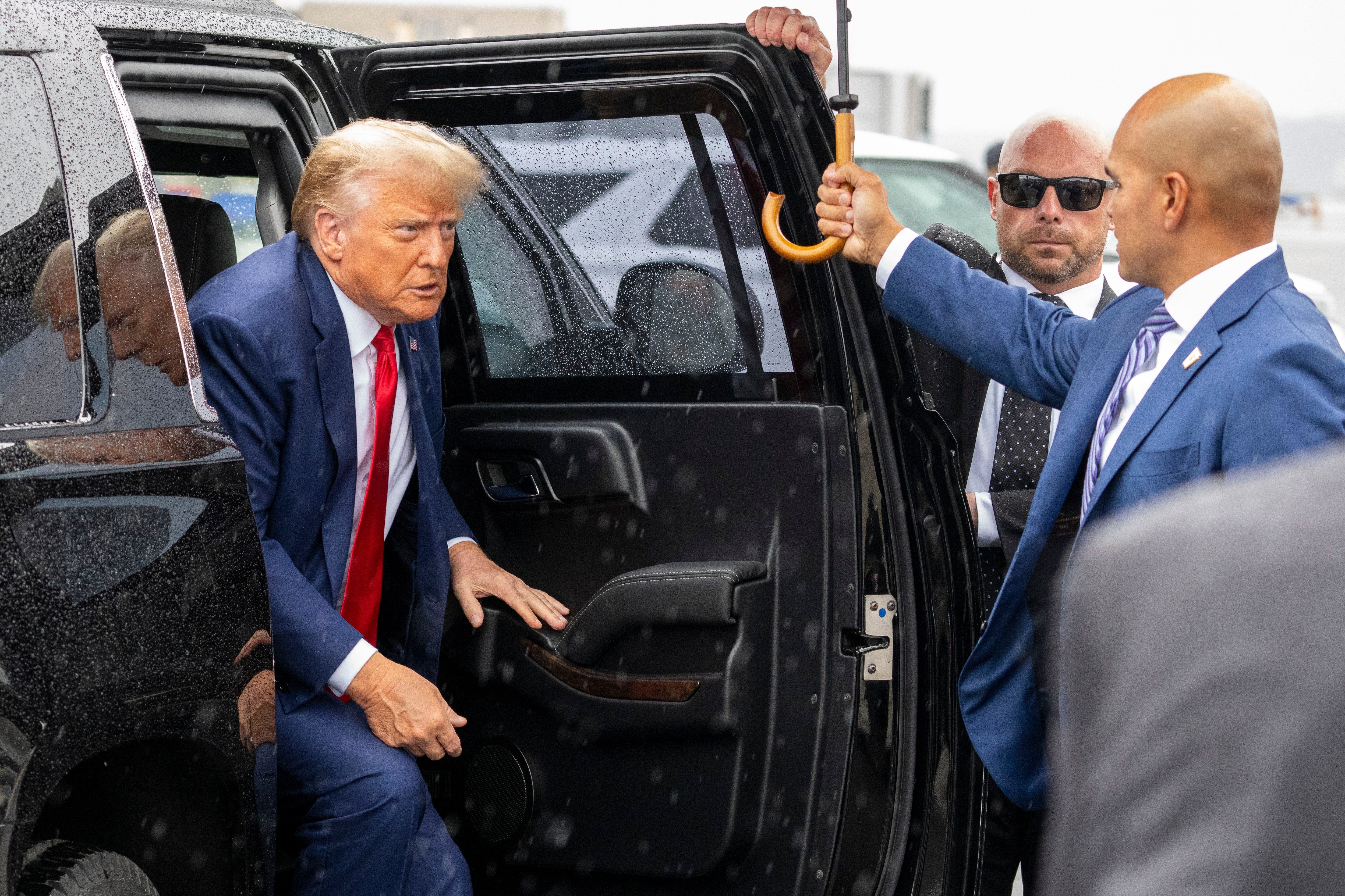 Esta nueva imputación llega después de que Trump fue acusado por un gran jurado de Washington, D.C., de cuatro cargos por supuestamente intentar revertir el resultado de los comicios presidenciales estadounidenses de 2020. (AP Foto/Alex Brandon)