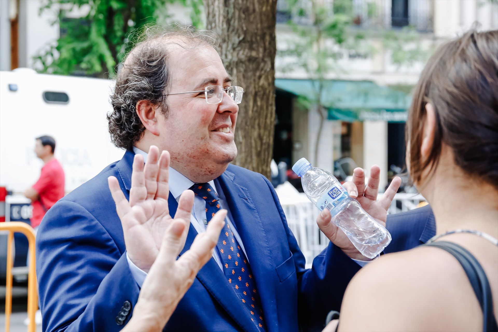 Alberto Casero saluda tras declarar en el Tribunal Supremo. Foto de archivo. (Carlos Luján / Europa Press)