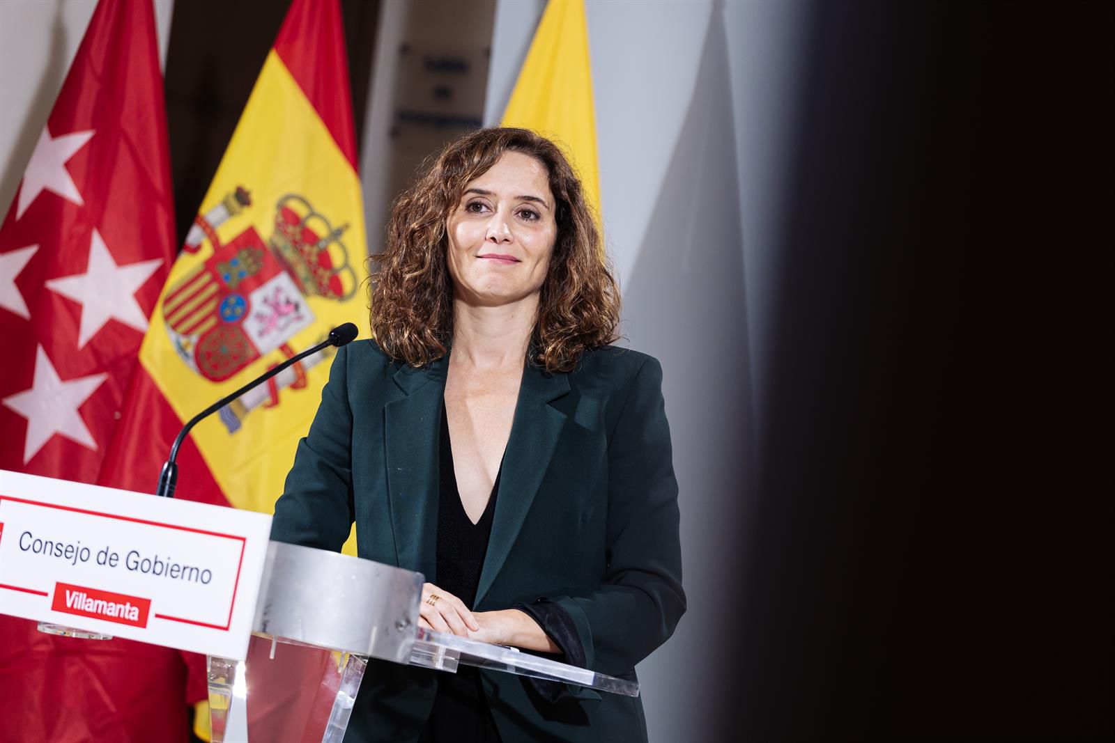 Netflix necesita electricistas: Madrid diseñará planes personalizados de empleo para 50.000 jóvenes