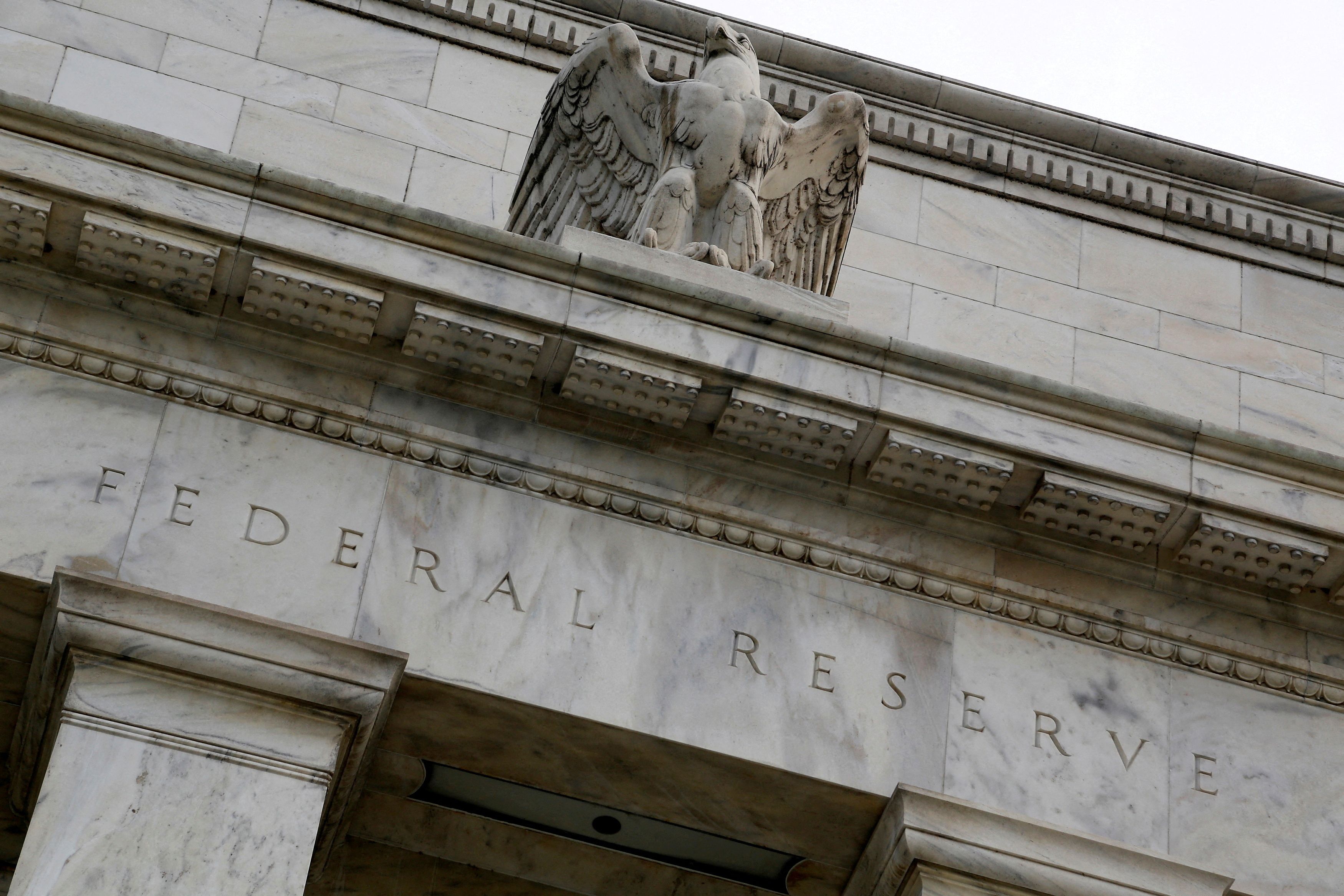 Un cierre también podría tener un impacto indirecto en la economía, ya que los trabajadores federales sin paga empezarían a reducir su gasto. (REUTERS)