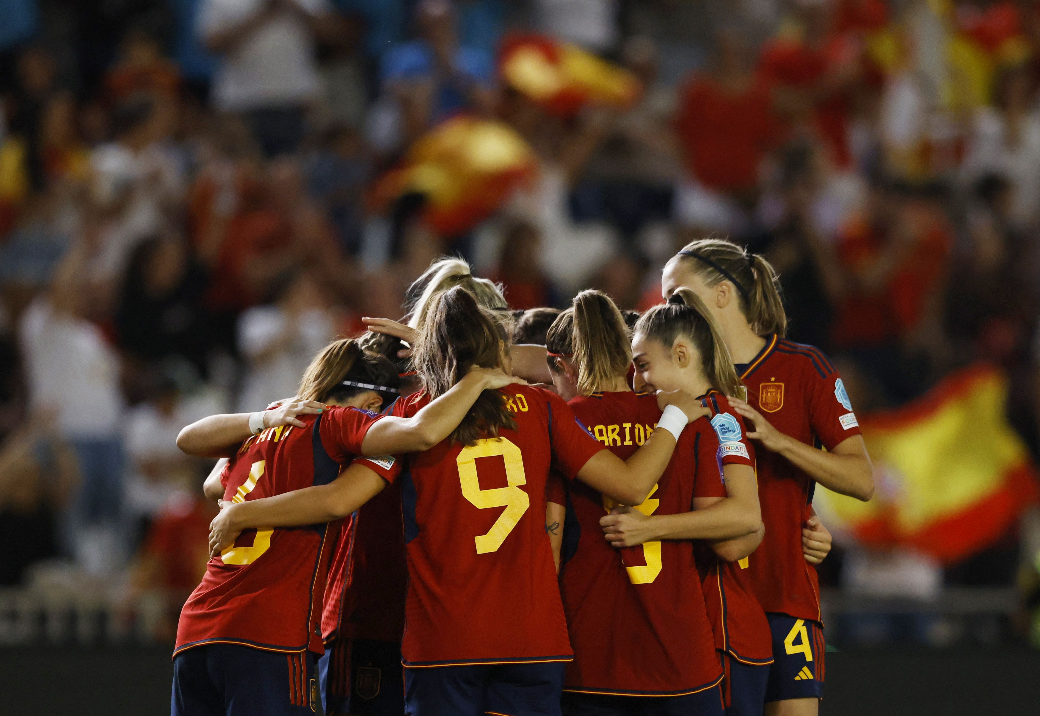 Las jugadoras de la selección española celebran uno de los goles anotados ante Suiza en la segunda jornada de la Nations League (REUTERS).