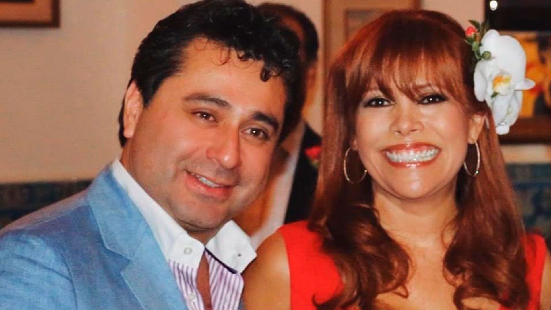 Magaly Medina al lado Alfredo Zambrano.