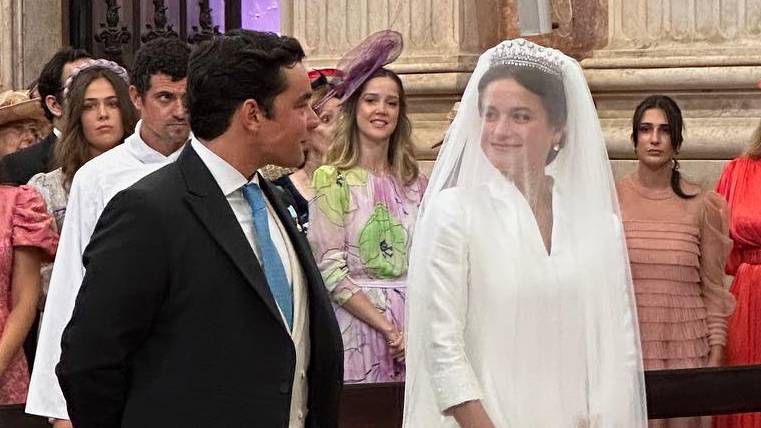 Francisca de Braganza y Duarte de Sousa Araújo Martins en su boda, celebrada en Lisboa. (Instagram/@tvioficial)