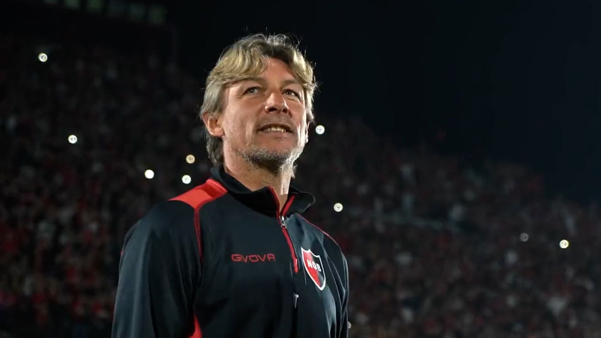 Heinze emocionado en el Banderazo de Newells antes del clásico