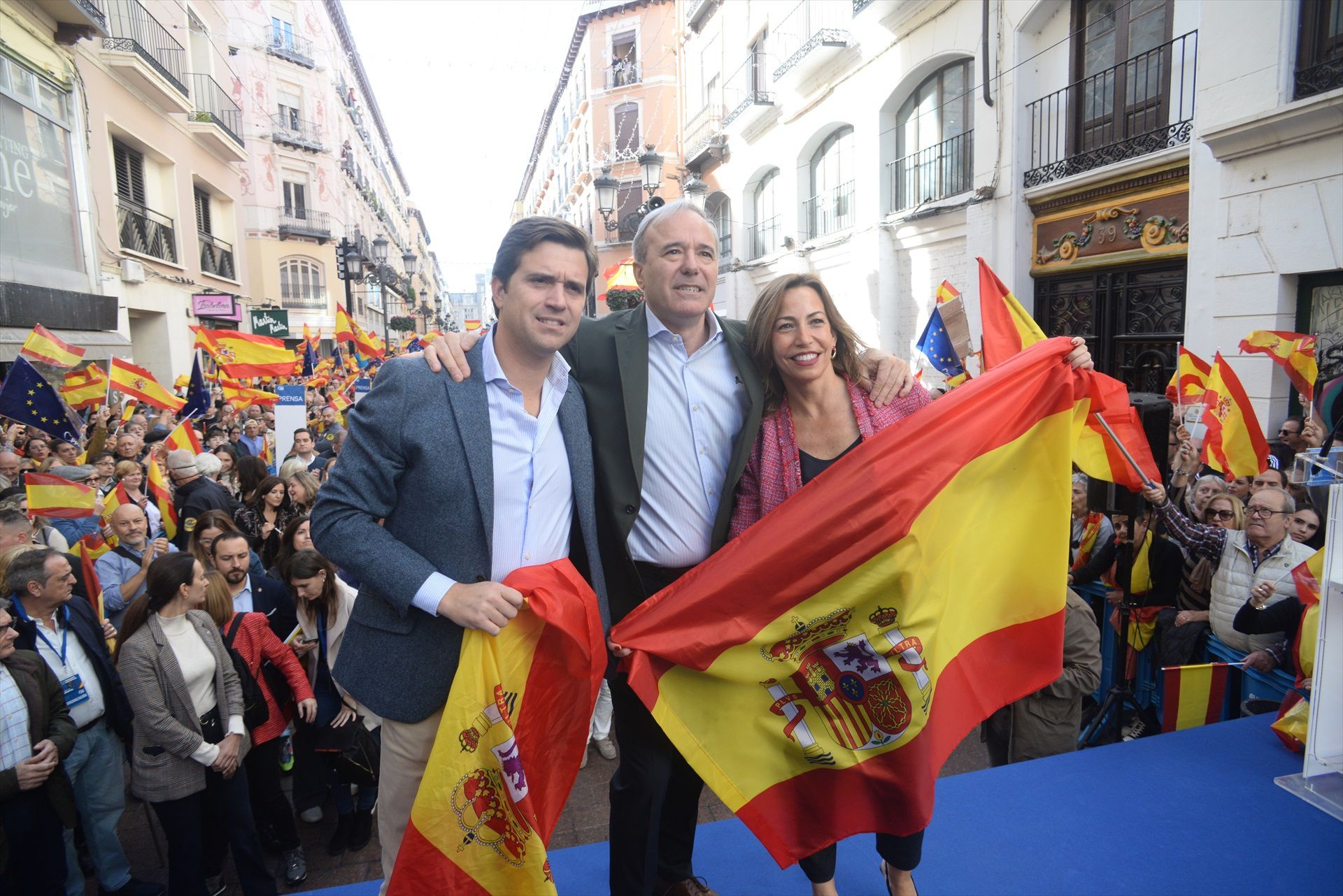Jorge Azcón en la manifestación contra la amnistía. Foto de archivo. (Ramón Comet / Europa Press)