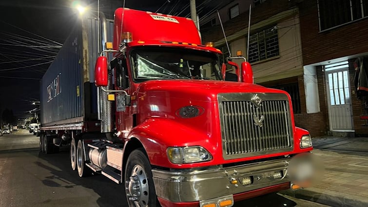 Tractocamión recuperado en Bogotá - crédito Policía Metropolitana de Bogotá.