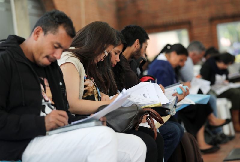 El desempleo en noviembre de 2023 bajó 0,5 puntos porcentuales respecto al mismo período del año pasado - crédito Luisa González / Reuters