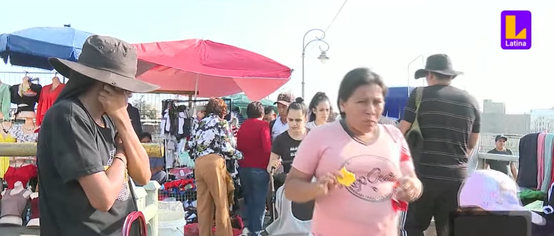 Así lucen las calles del Centro de Lima en campaña navideña.