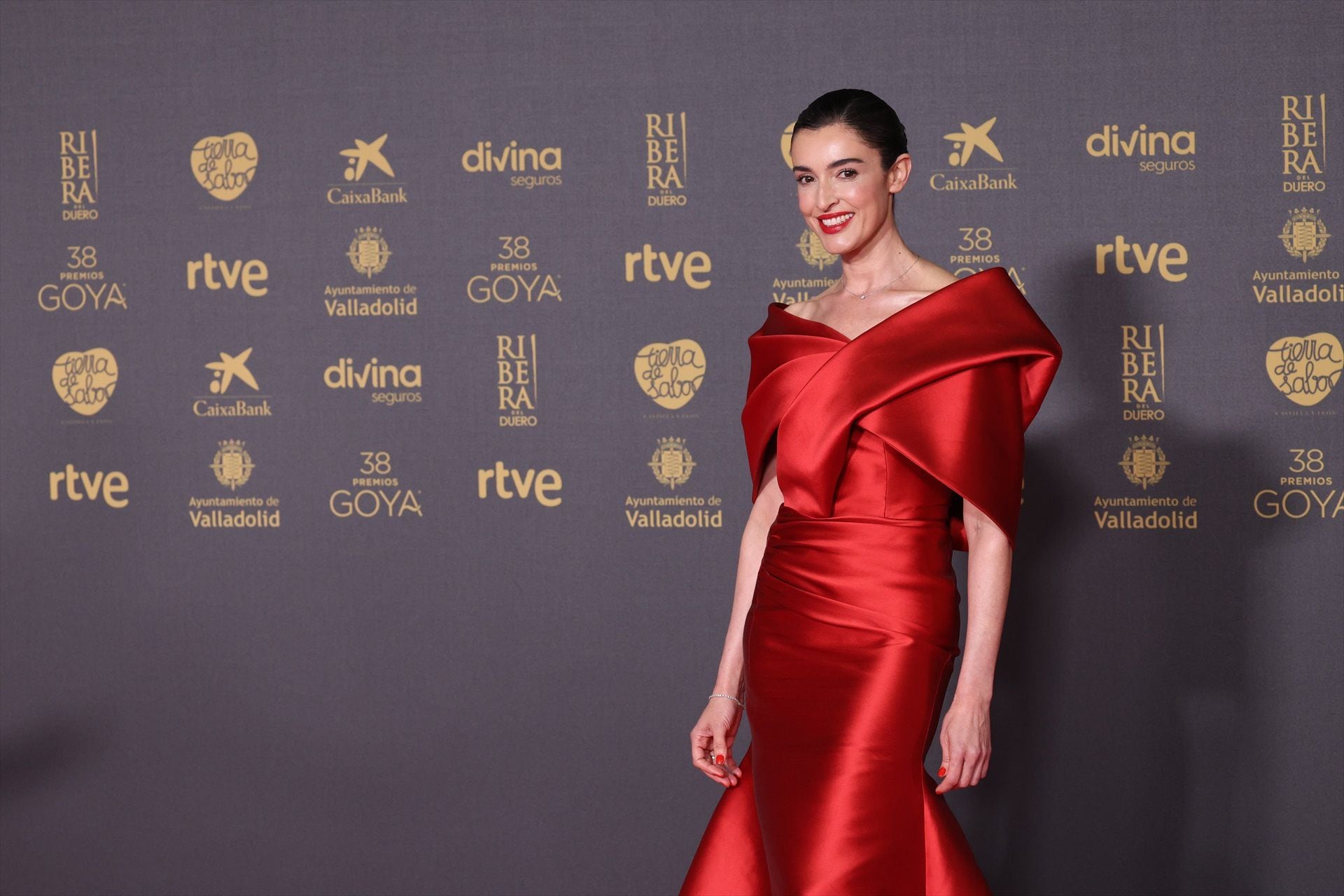 La actriz y modelo Blanca Romero posa en la alfombra rosa previa a la gala de la 38.ª edición de los Premios Goya