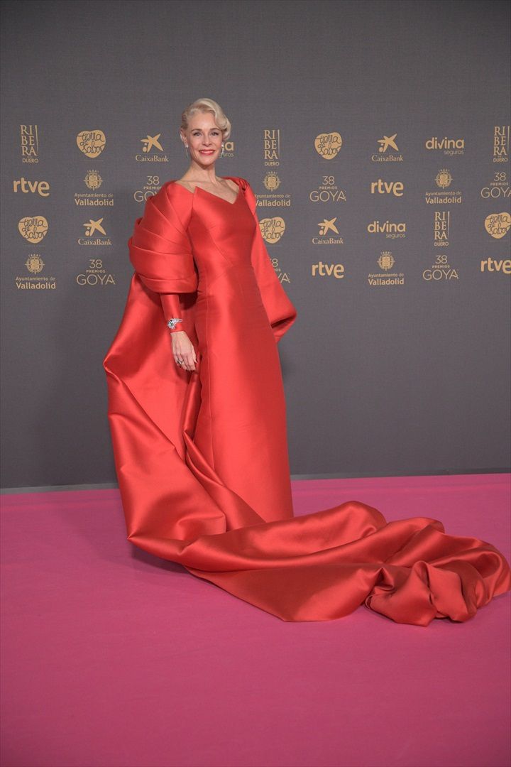 La actriz Belén Rueda posa en la alfombra rosa previa a la gala de la 38.ª edición de los Premios Goya