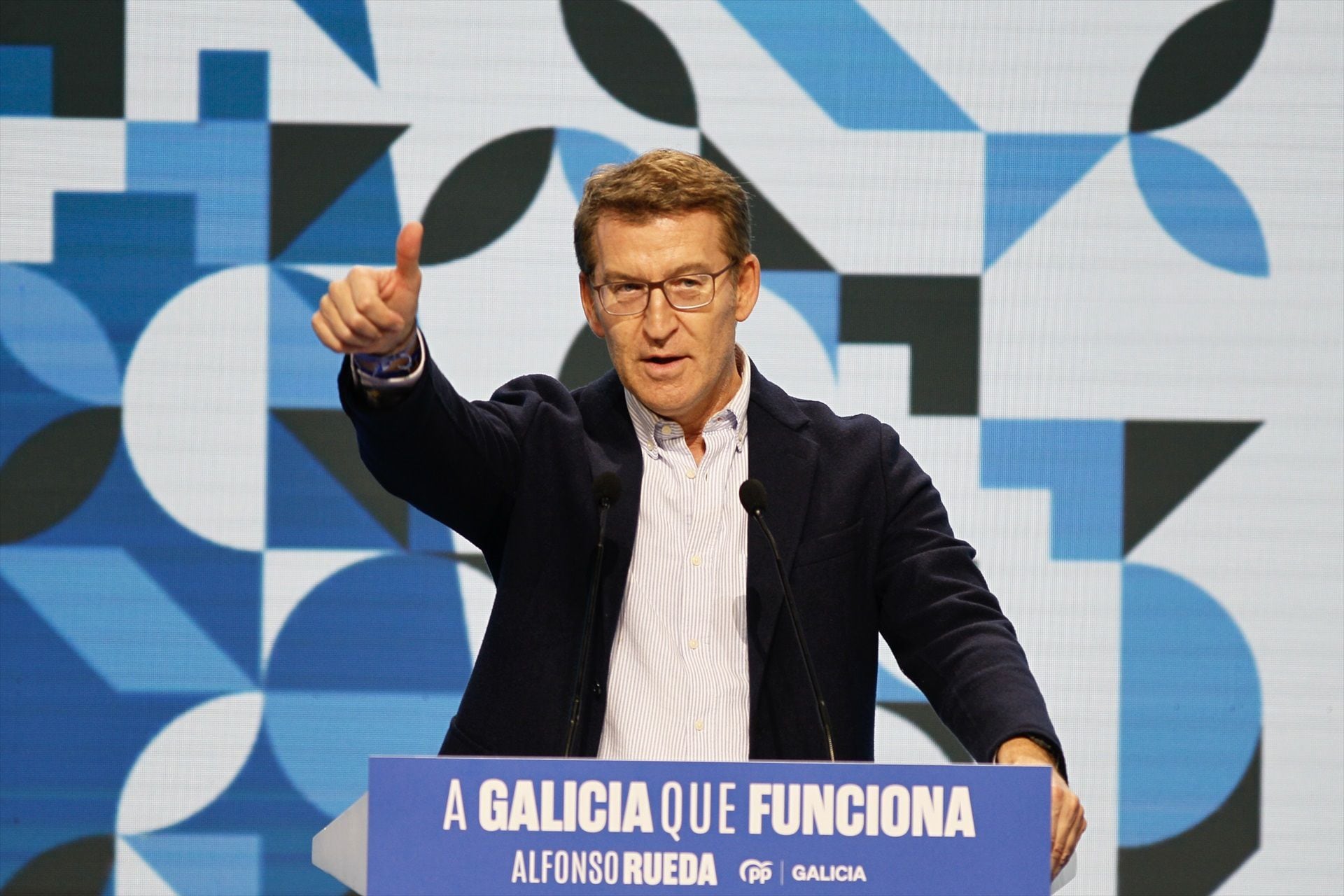 El presidente nacional del PP, Alberto Núñez Feijóo, interviene durante el cierre de la campaña electoral del PP (Gustavo de la Paz / Europa Press)