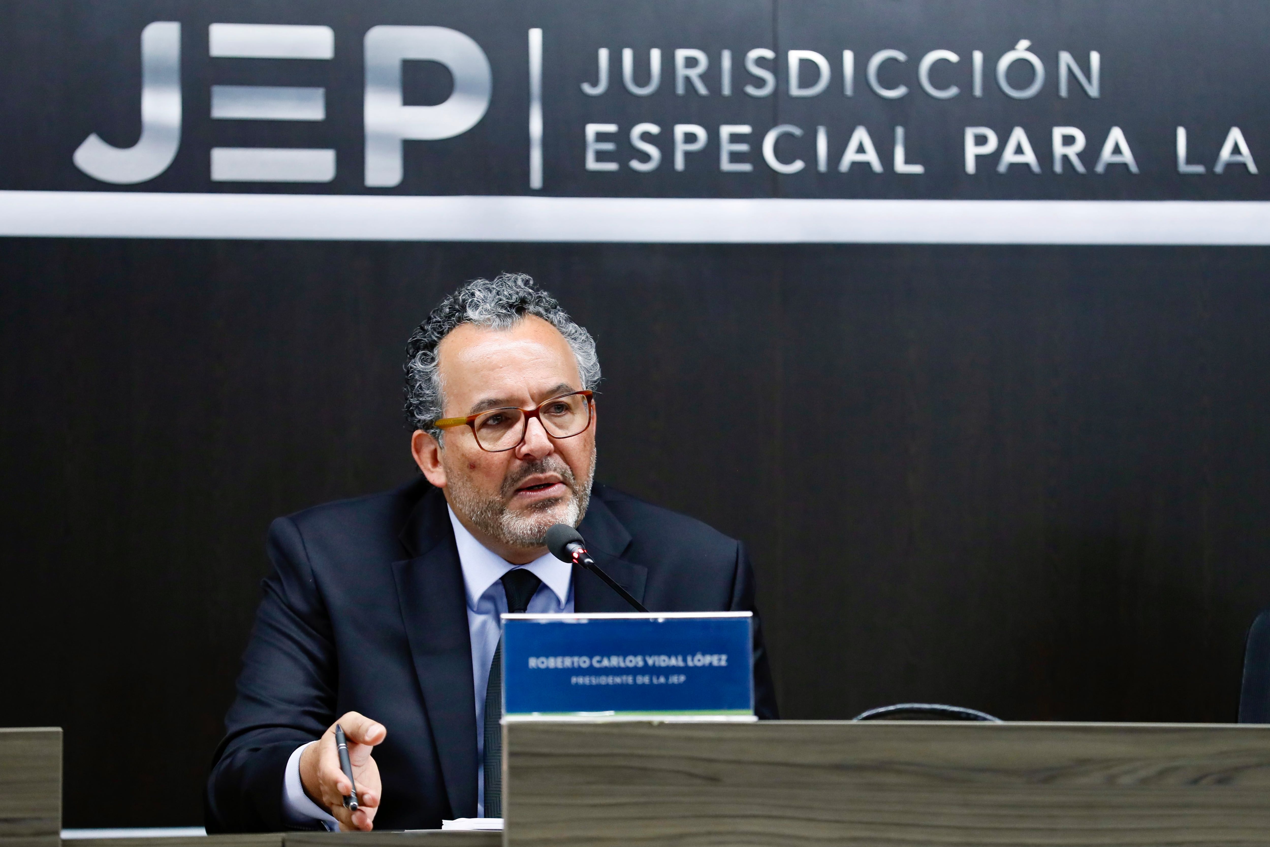 El presidente de la Jurisdicción Especial para la Paz (JEP), magistrado Roberto Vidal, desmintió a exguerrilleros - crédito Carlos Ortega / EFE