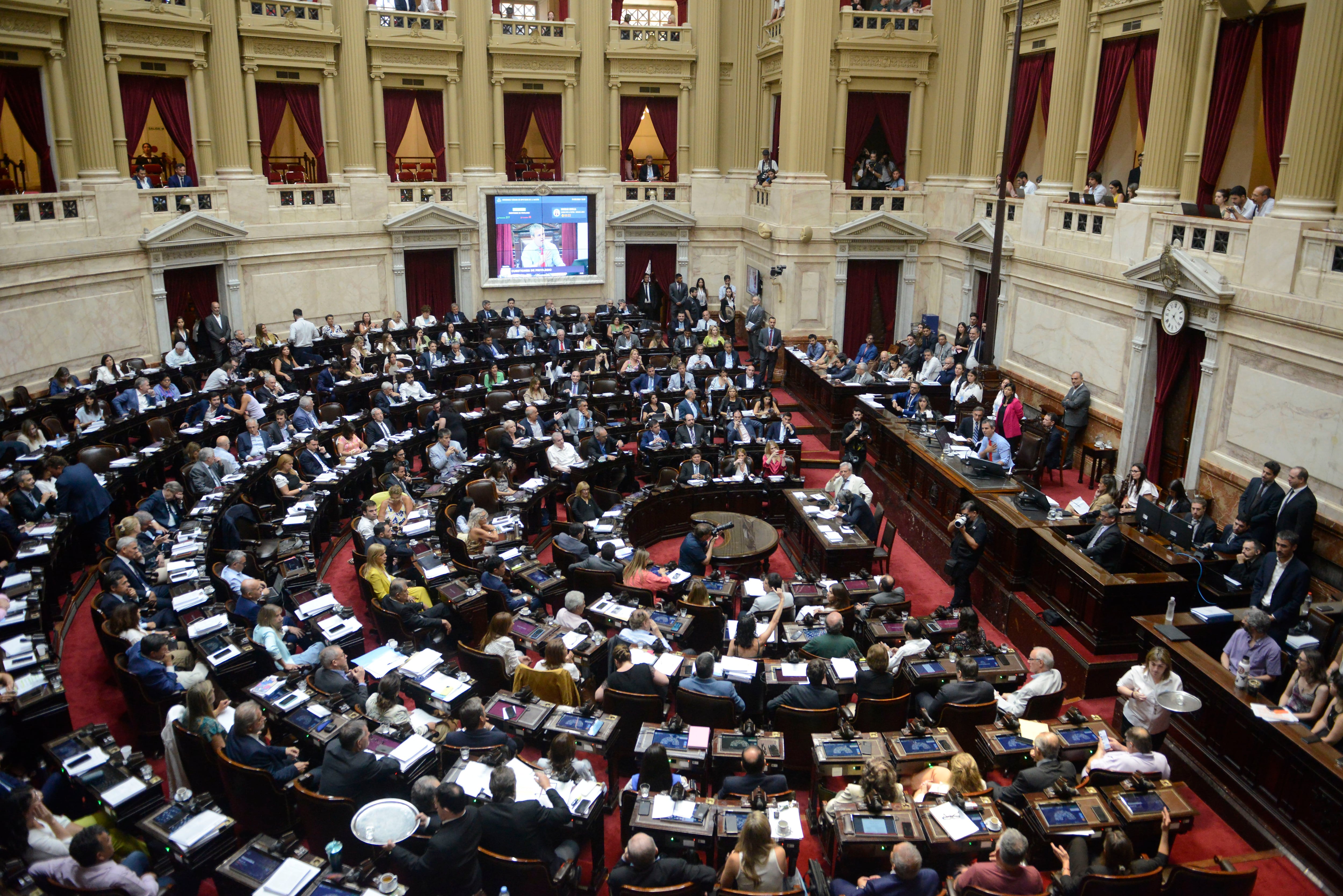 Se lleva adelante el segundo día de sesión para tratar la Ley Ómnibus en la Cámara de Diputados