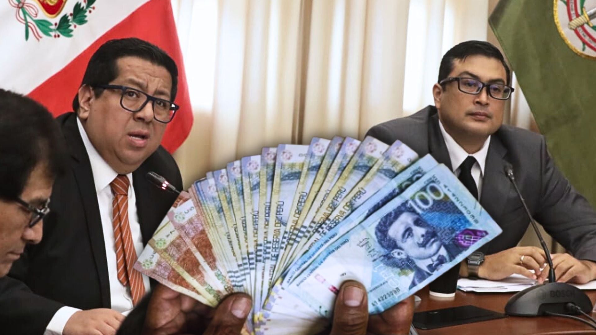 Ministro de Economía y Finanzas, Alex Contreras, junto a congresistas César Revilla de Fuerza Popular, y un fajo de billetes entre los dos