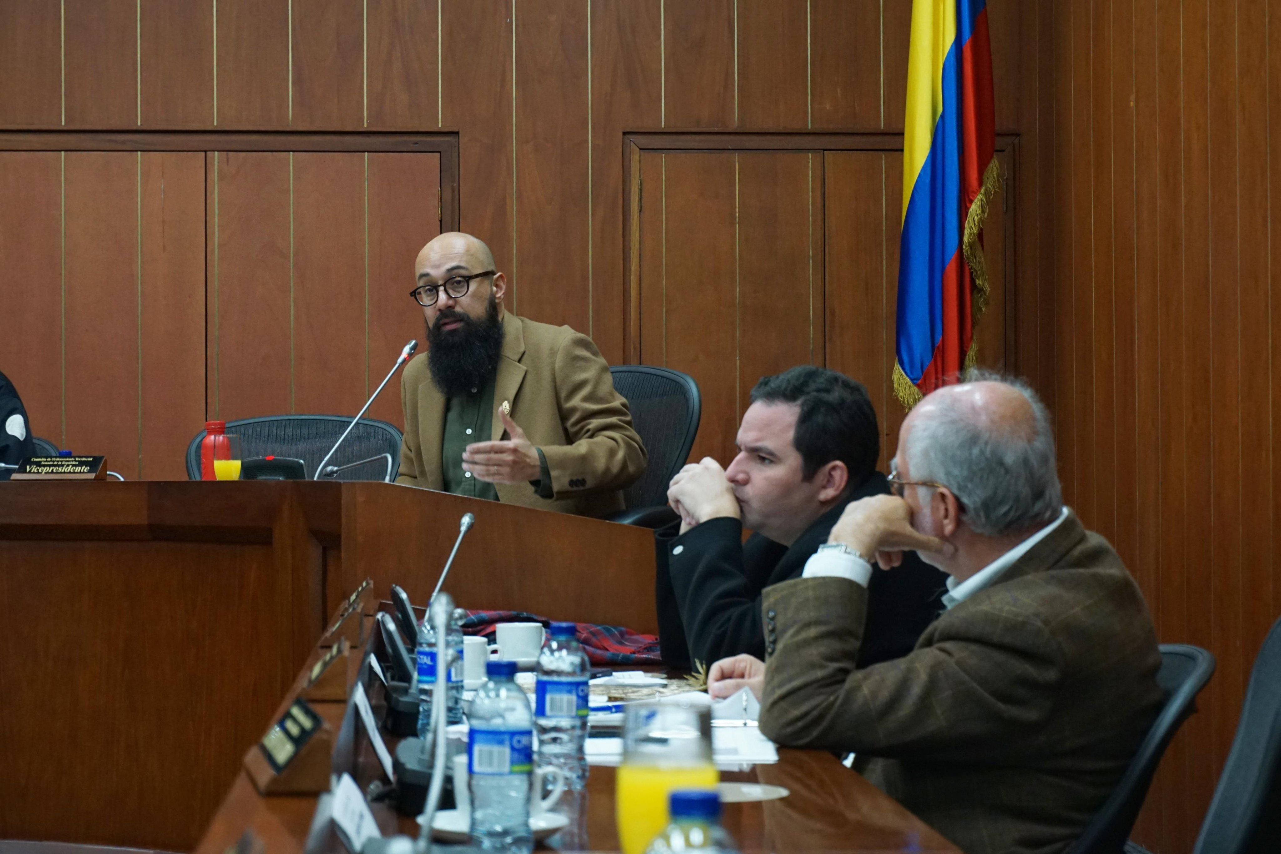 Carlos Carrillo, director de la Ungrd, durante debate de control político ante el Senado por crisis de los carrotanques en La Guajira - crédito Senado de la República.