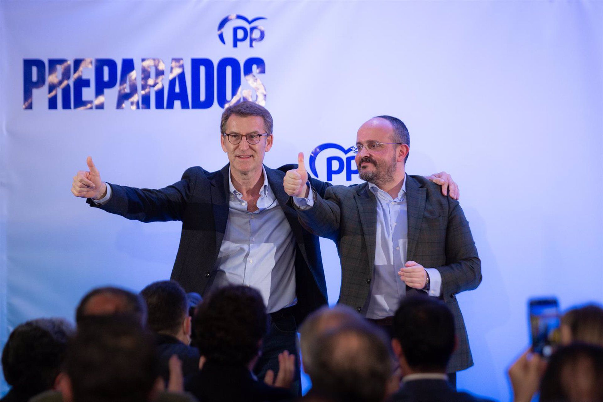 Alberto Núñez Feijóo, y el presidente del PP de Catalunya, Alejandro Fernández, a 14 de marzo de 2022, en Barcelona, Cataluña. (David Zorrakino/Europa Press) 