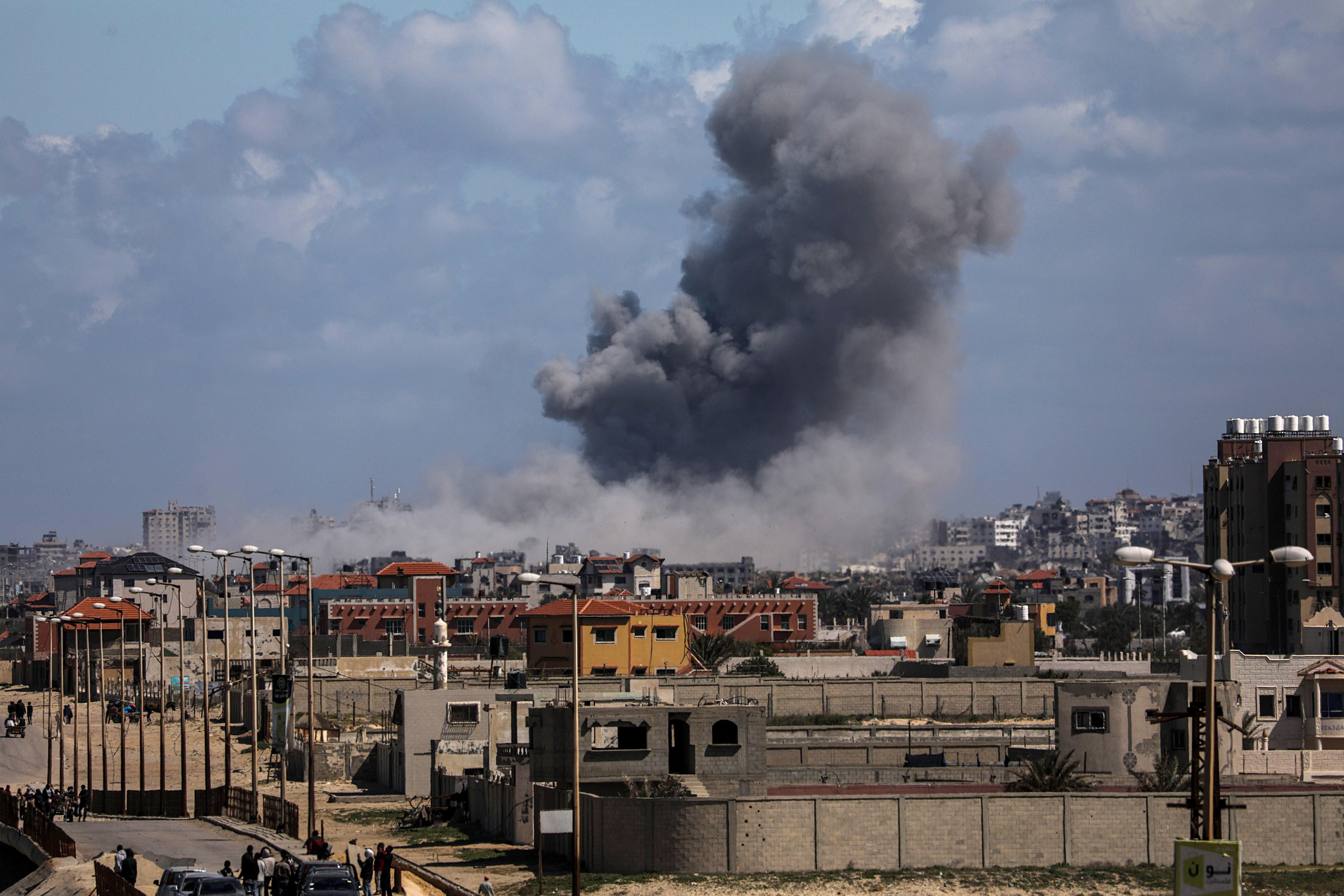 El Ejército de Israel también bombardeó un complejo militar y un punto de observación de Hezbollah en el sur del Líbano. (EFE)