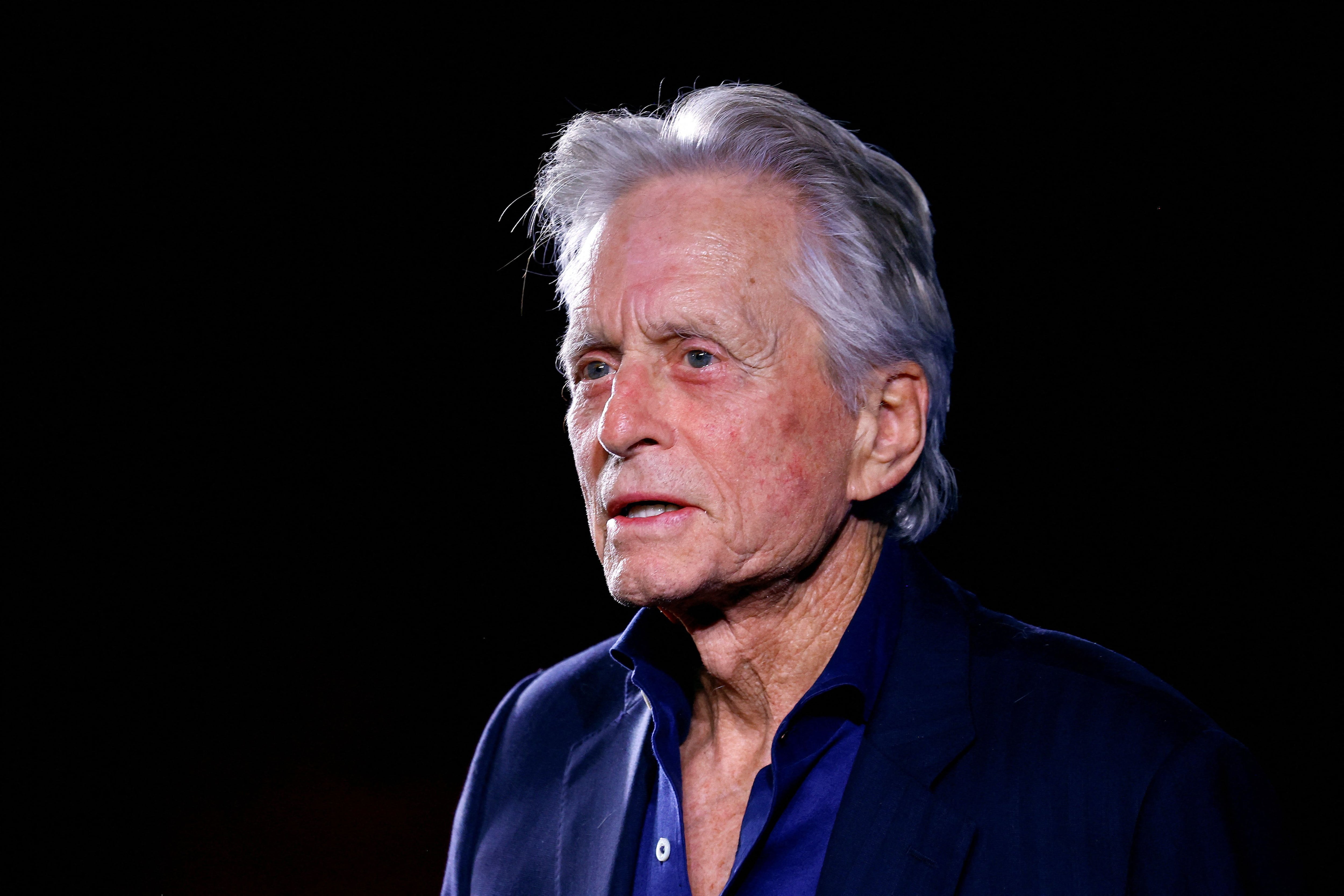 La conexión genética entre Douglas y Johansson se basa en cuatro cromosomas idénticos, según investigación del programa "Finding Your Roots". (Créditos: REUTERS/Eric Gaillard)