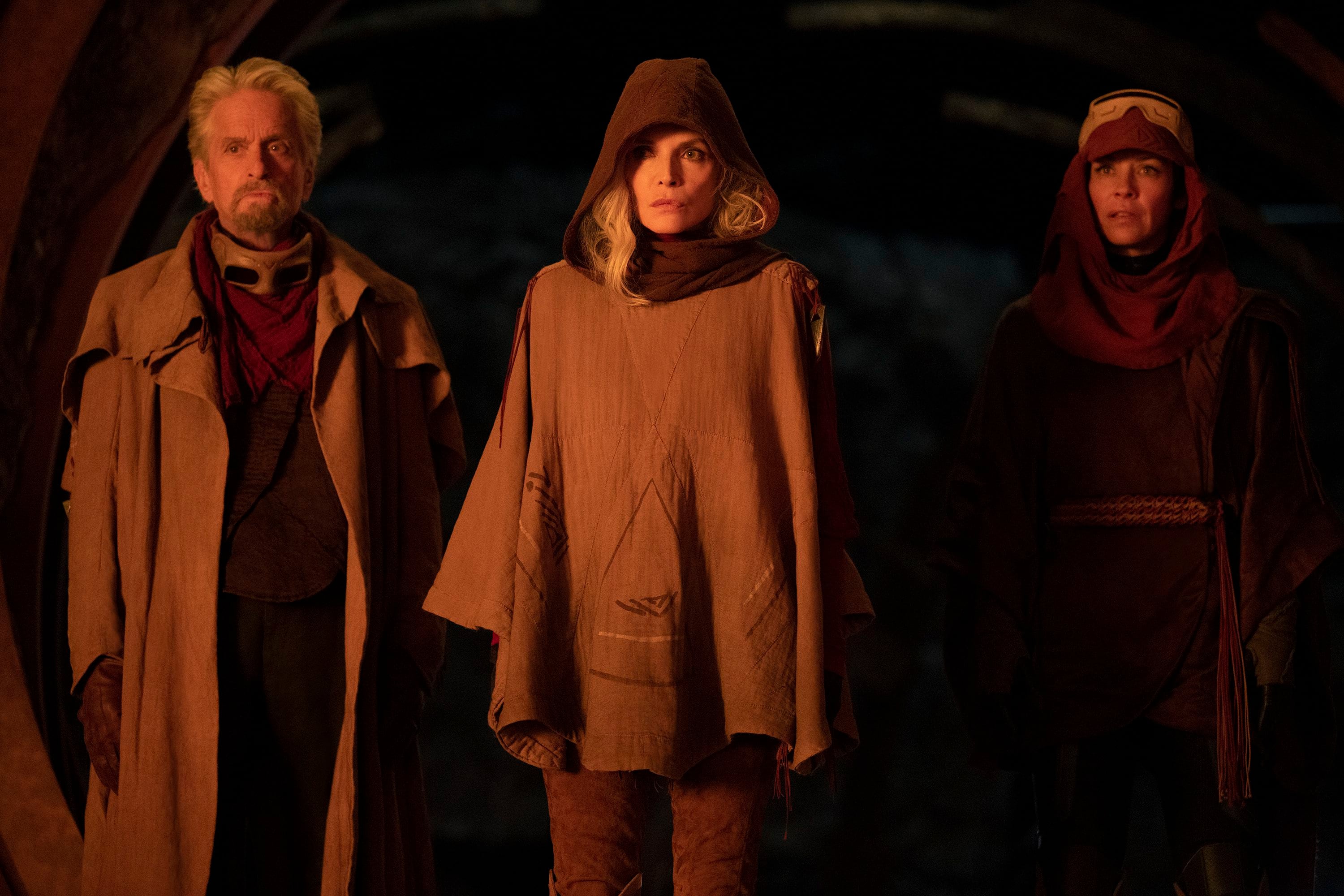 Michael Douglas, Michelle Pfeiffer y Evangeline Lilly en una escena de "Ant-Man and the Wasp: Quantumania". (Créditos: Disney/Marvel Studios/AP)