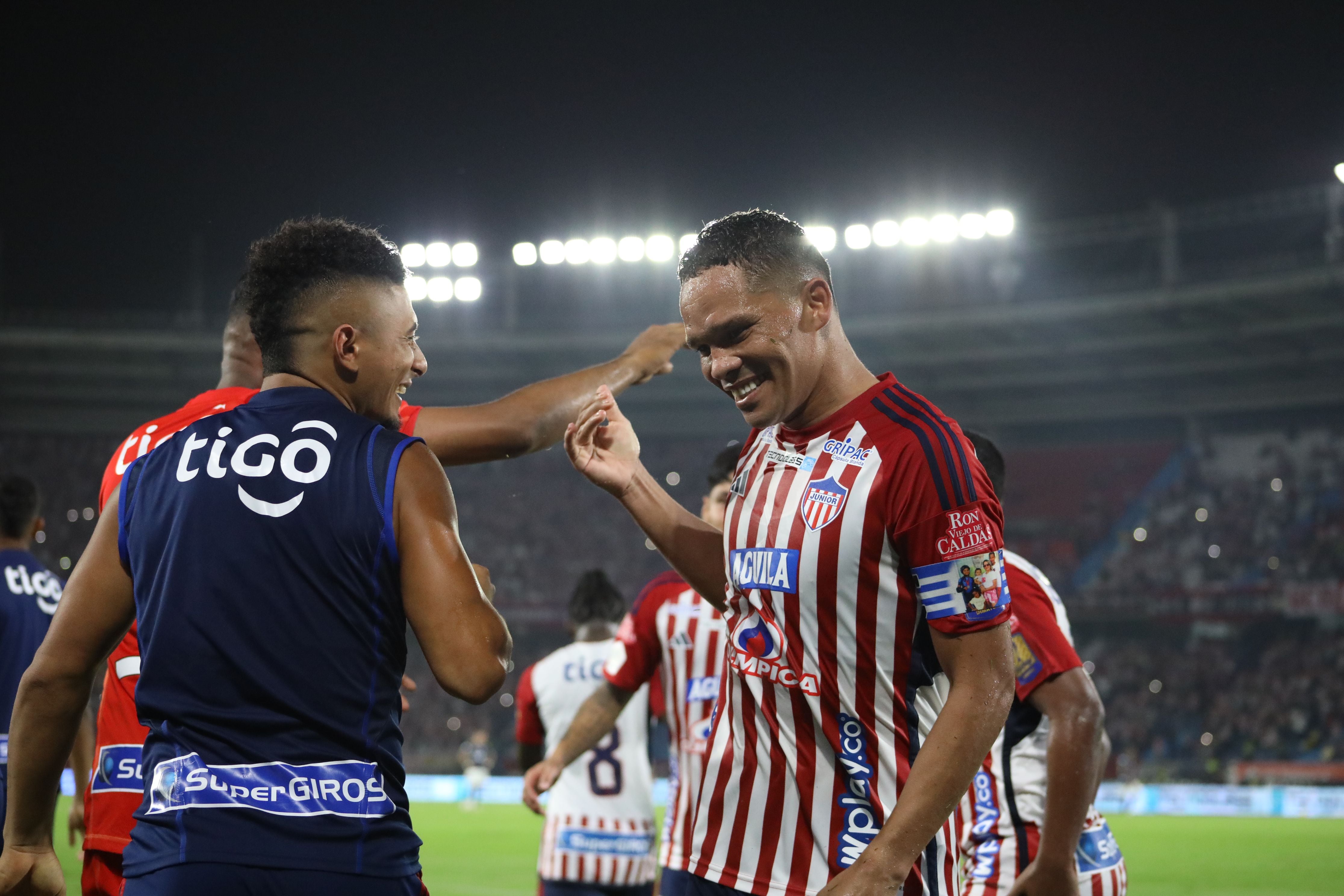 El delantero colombiano Carlos Bacca es el máximo goleador del campeonato con 10 goles - crédito Colprensa