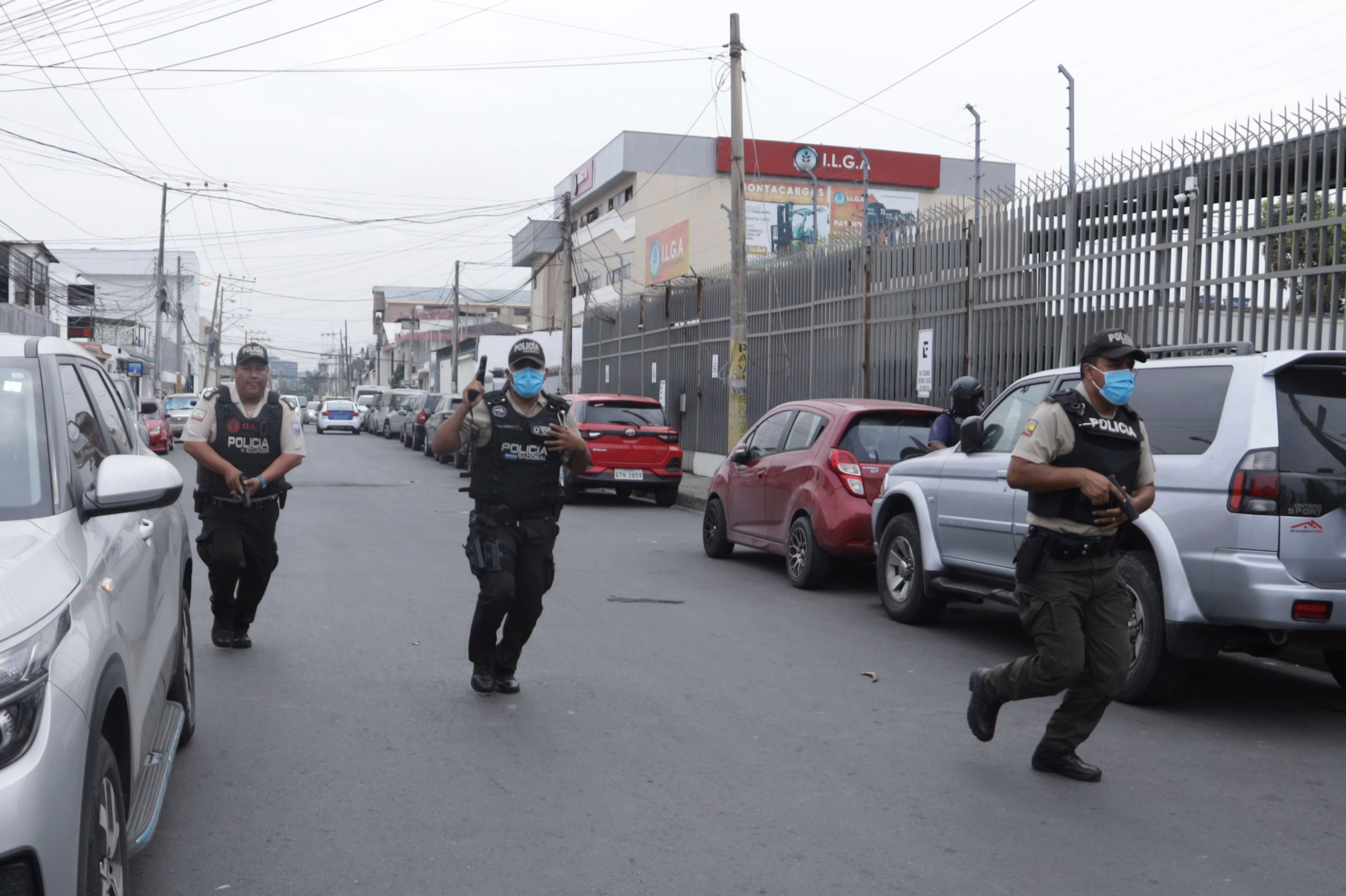 Violencia en Ecuador. Aquí, la policía interviene en un ataque al canal público ecuatoriano TC Televisión en Guayaqui en enero de 2024. (AP Foto/César Muñoz, Archivo)