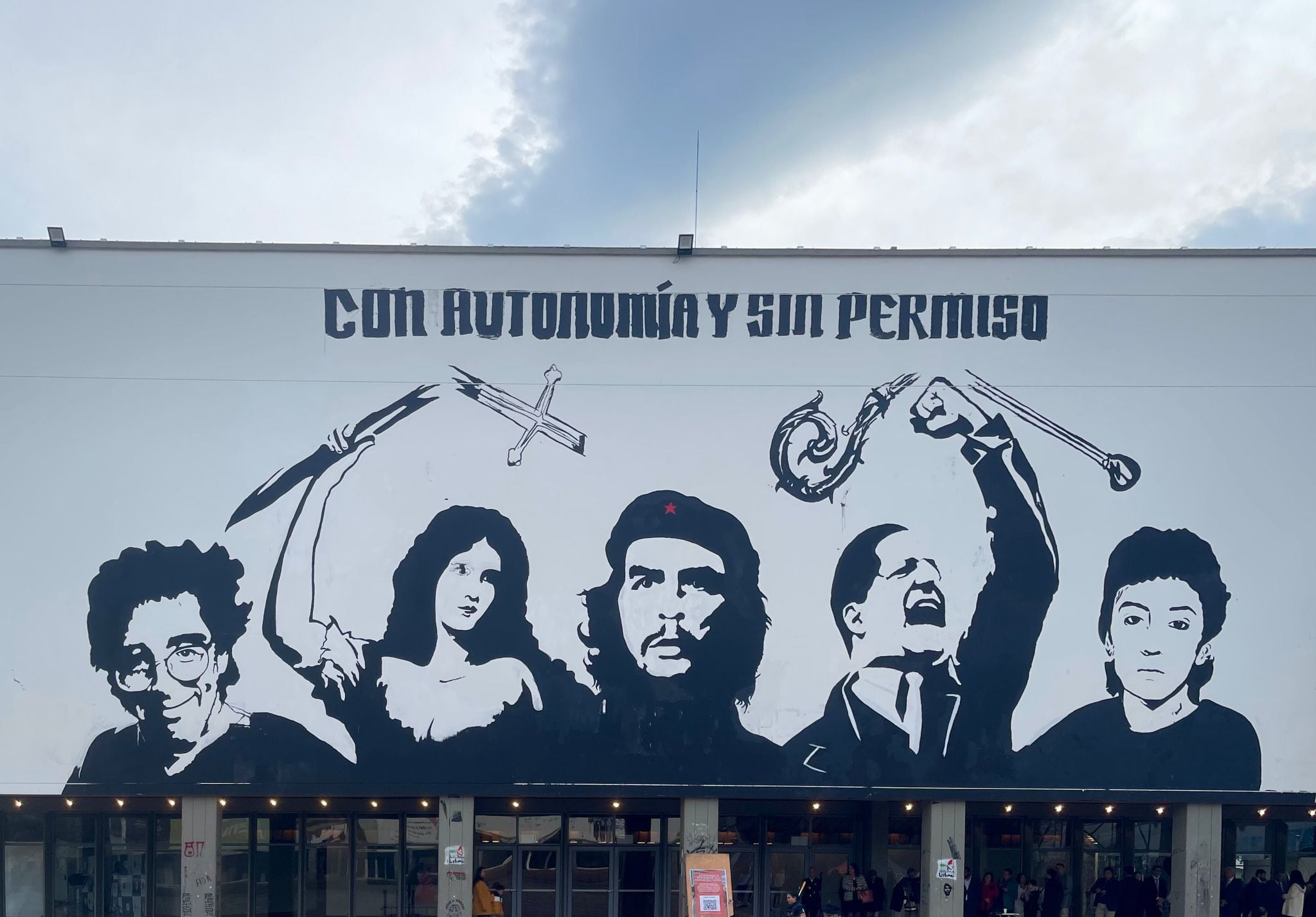 Quién es la mujer que fue retratada en el mural de la Plaza Che de la Universidad Nacional de Colombia