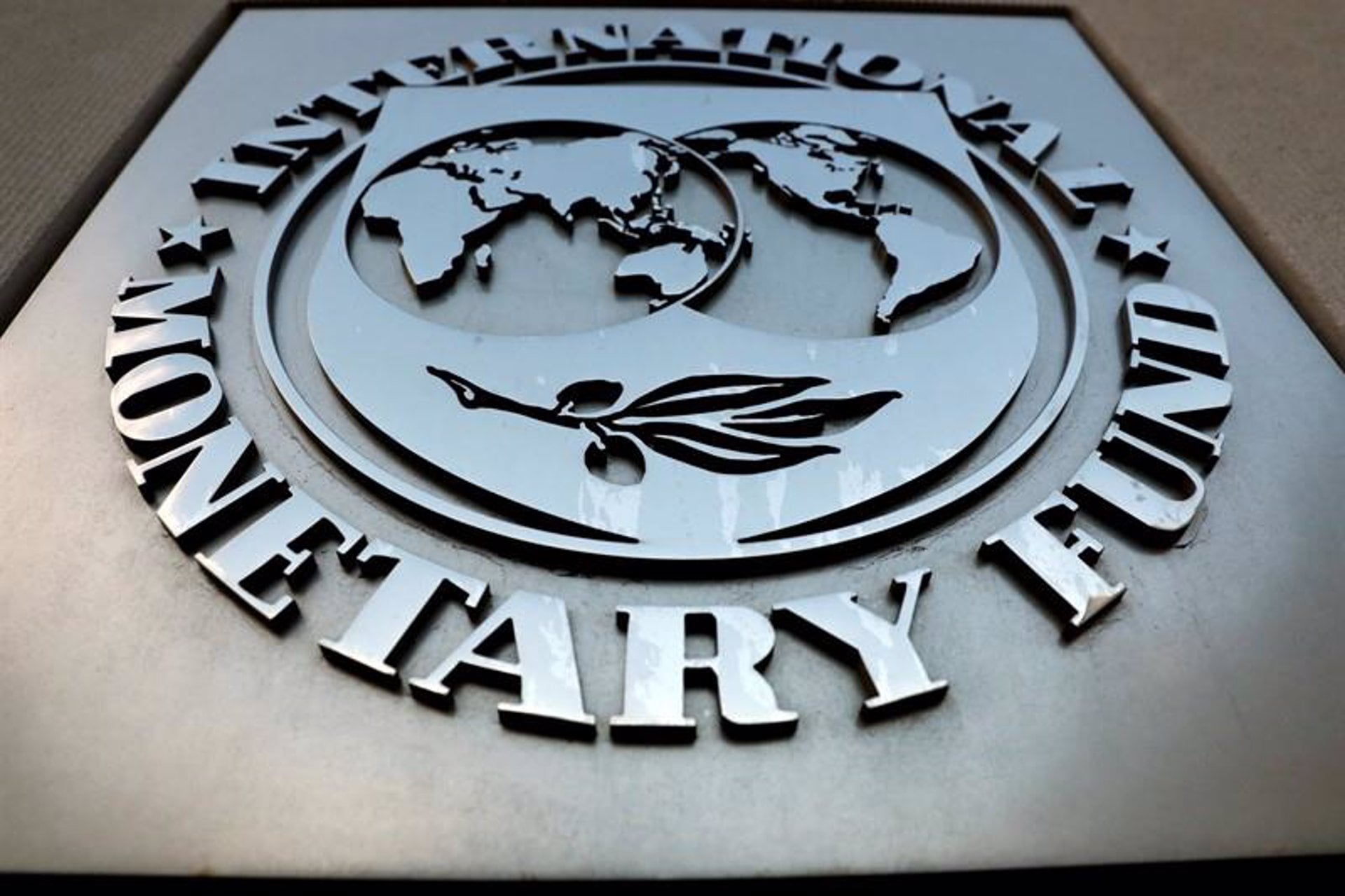 El FMI también celebró la aprobación de la Ley Bases y el paquete fiscal 