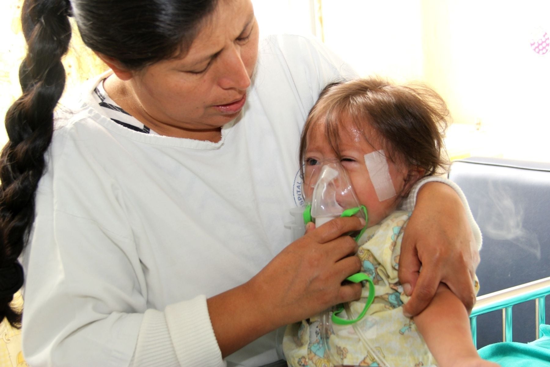 Según el Ministerio de Salud, en el 2024 se registraron 2359 casos de sibilancias obstructivas bronquiales y asma en niños, casi el doble que el año anterior.
Foto: Andina