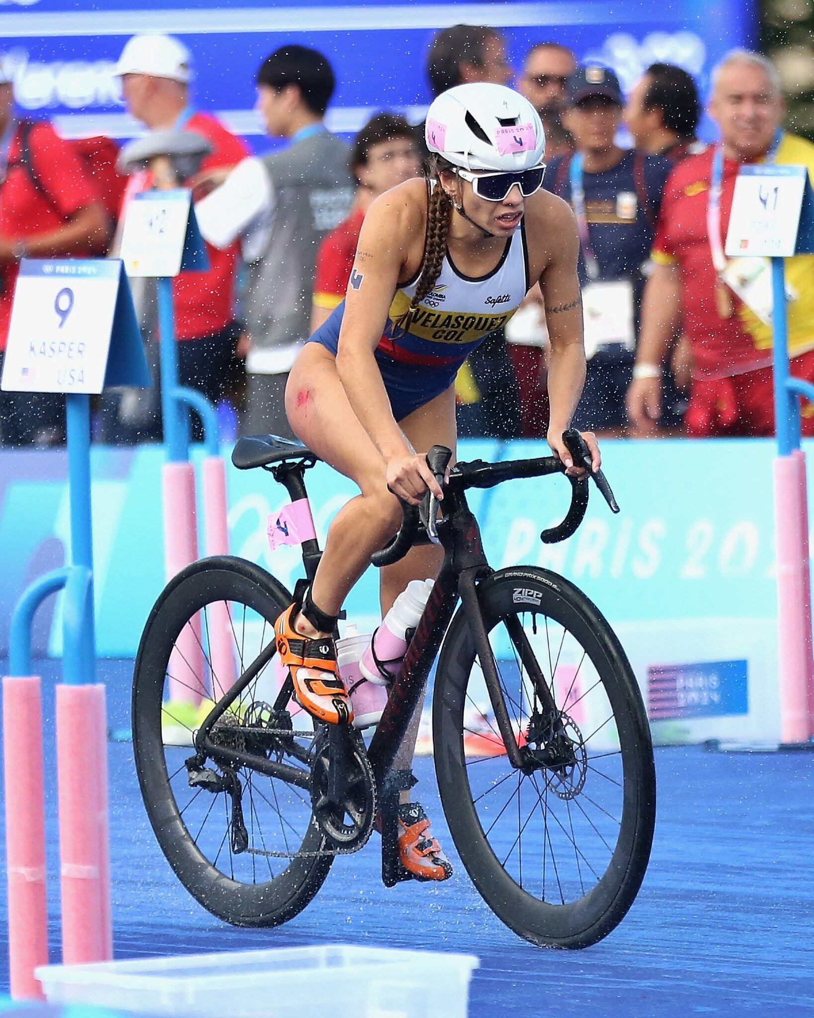 La deportista colombiana Carolina Velásquez durante la competencia de triatlón individual femenino | Comité olímpico colombiano