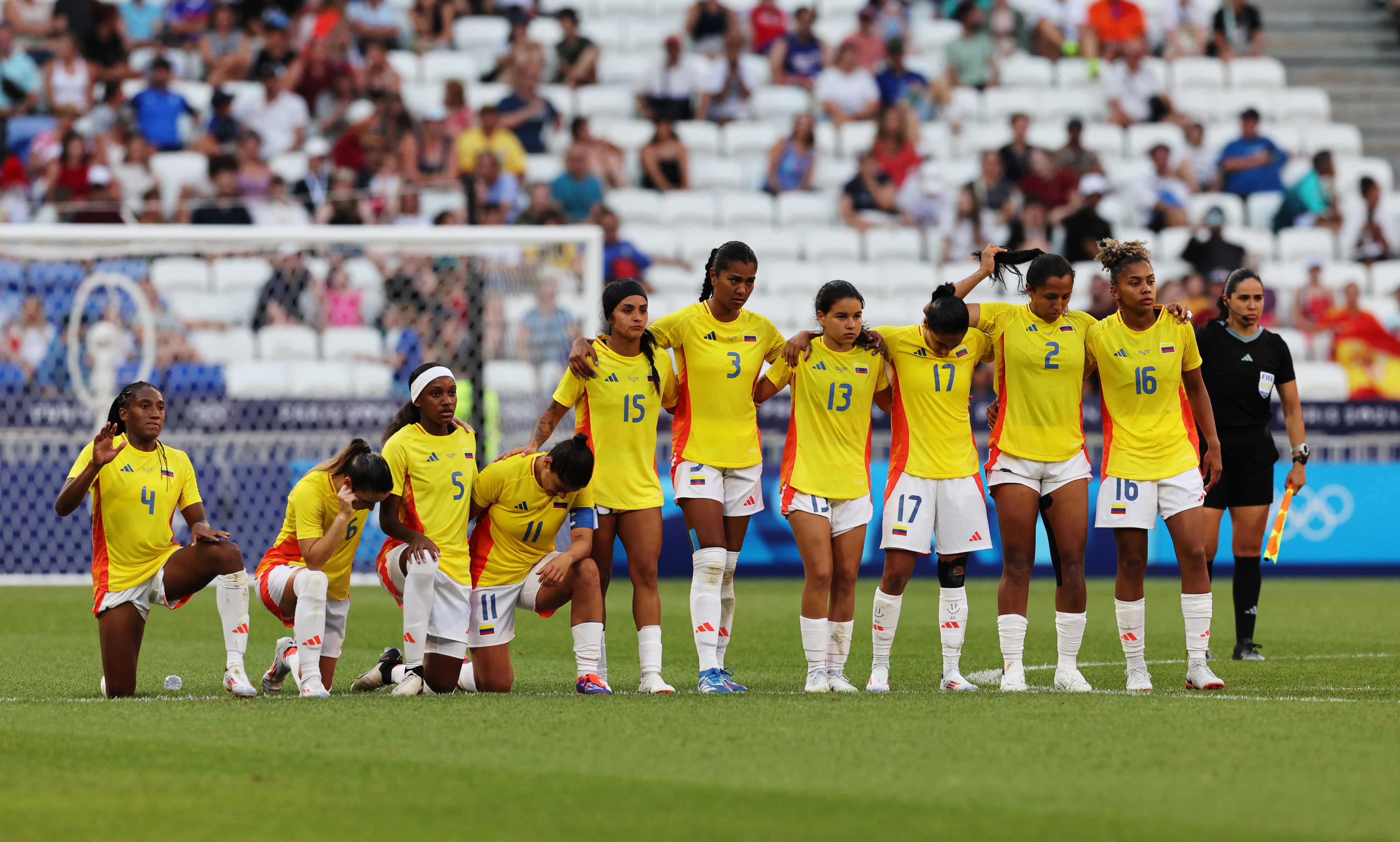 La selección Colombia en el momento en la definición por tiros penales. crédito Nir Elias/REUTERS