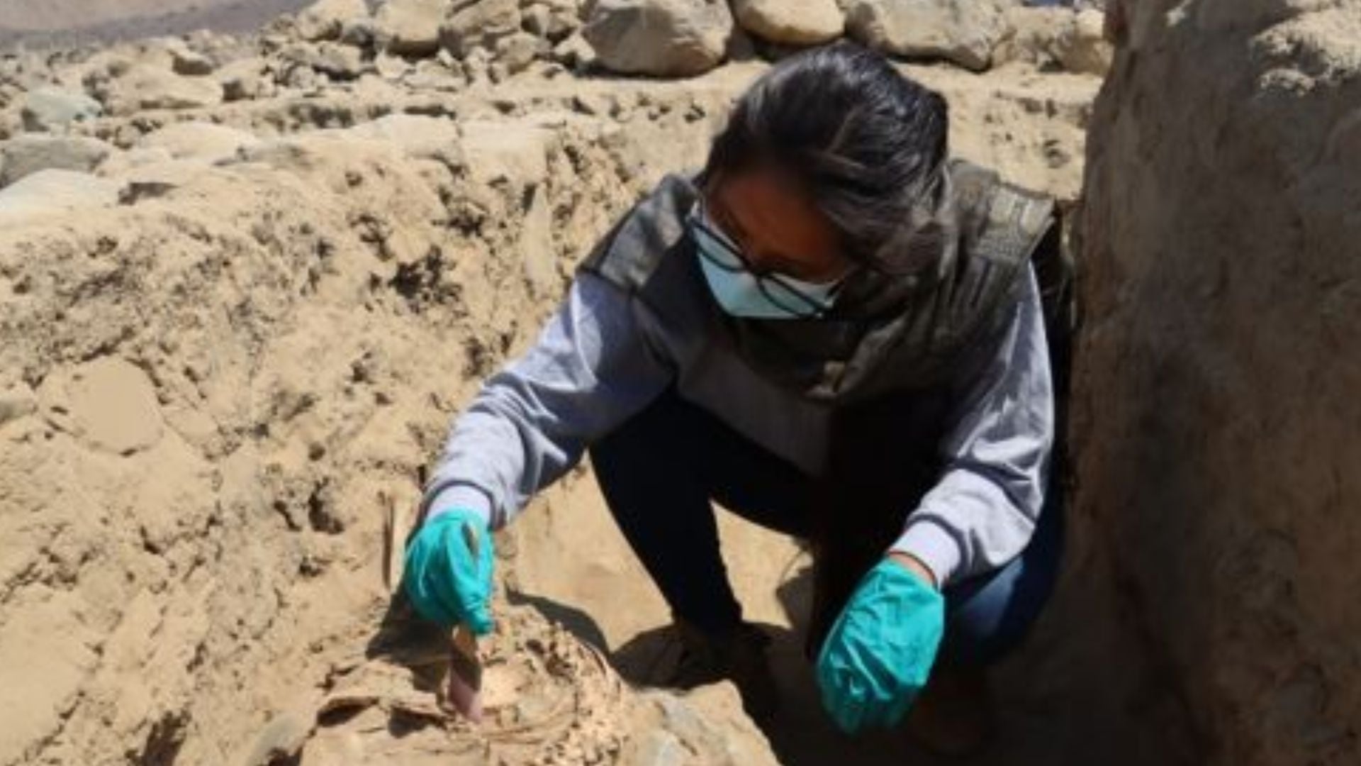 hallan entierros humanos de hace 3,800 años en provincia de Virú