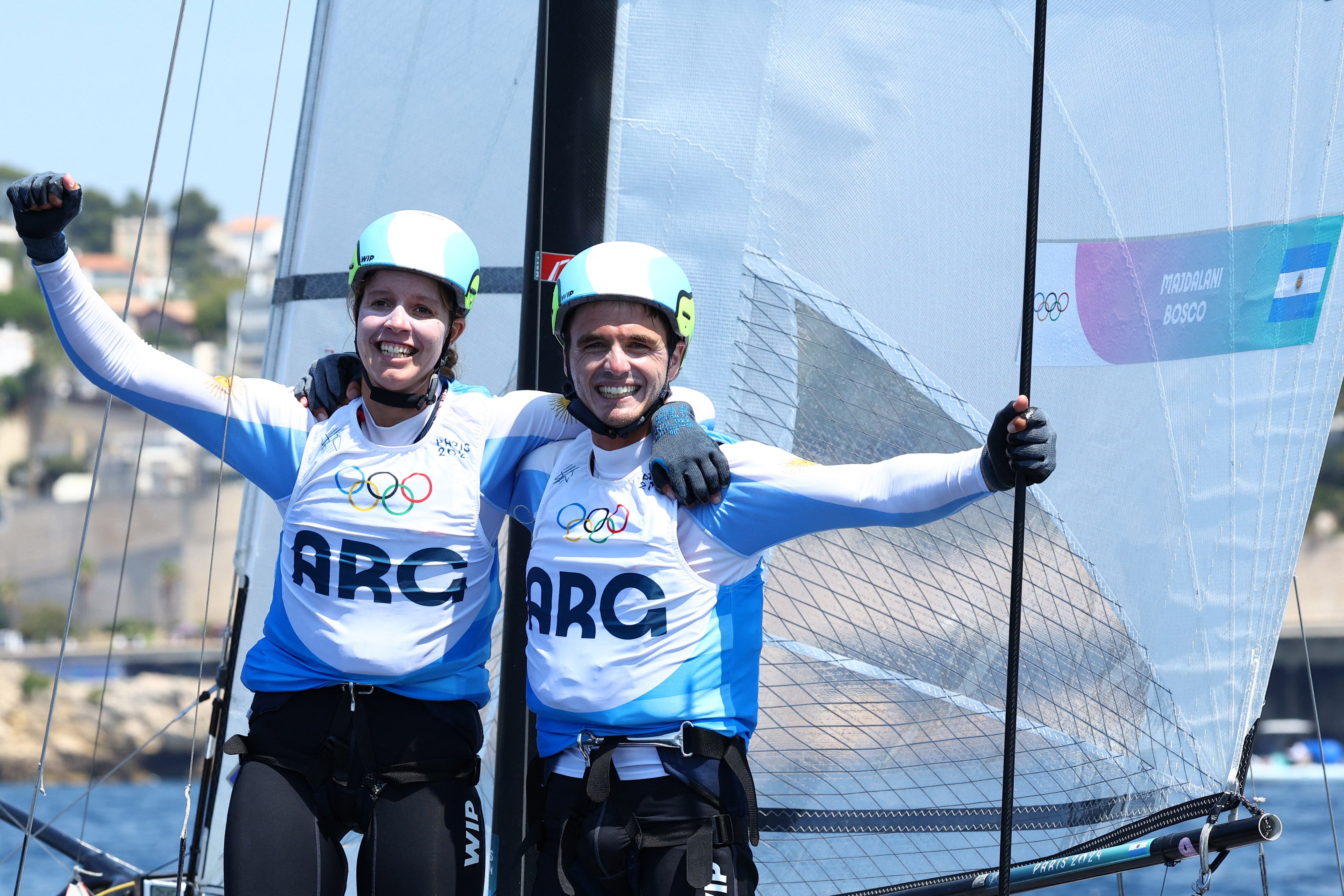 Paris 2024 Olympics - Sailing - Mixed Multihull Medal Race - Marseille Marina, Marseille, France - August 08, 2024. Mateo Majdalani of Argentina and Eugenia Bosco of Argentina celebrate after winning silver. REUTERS/Andrew Boyers