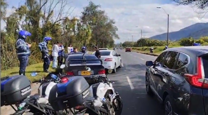 Tres automóviles chocaron en el norte de la ciudad - crédito @BogotaTransito/X