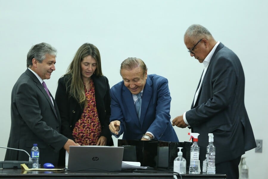 Instalación y elección de Presidente y Vicepresidente de la comisión Primera de Senado. En la foto: Paloma Valencia, Senadora (Izquierda), Rodolfo Hernández, Senador y Excandidato Presidencial (derecha). (Colprensa - Camila Díaz)