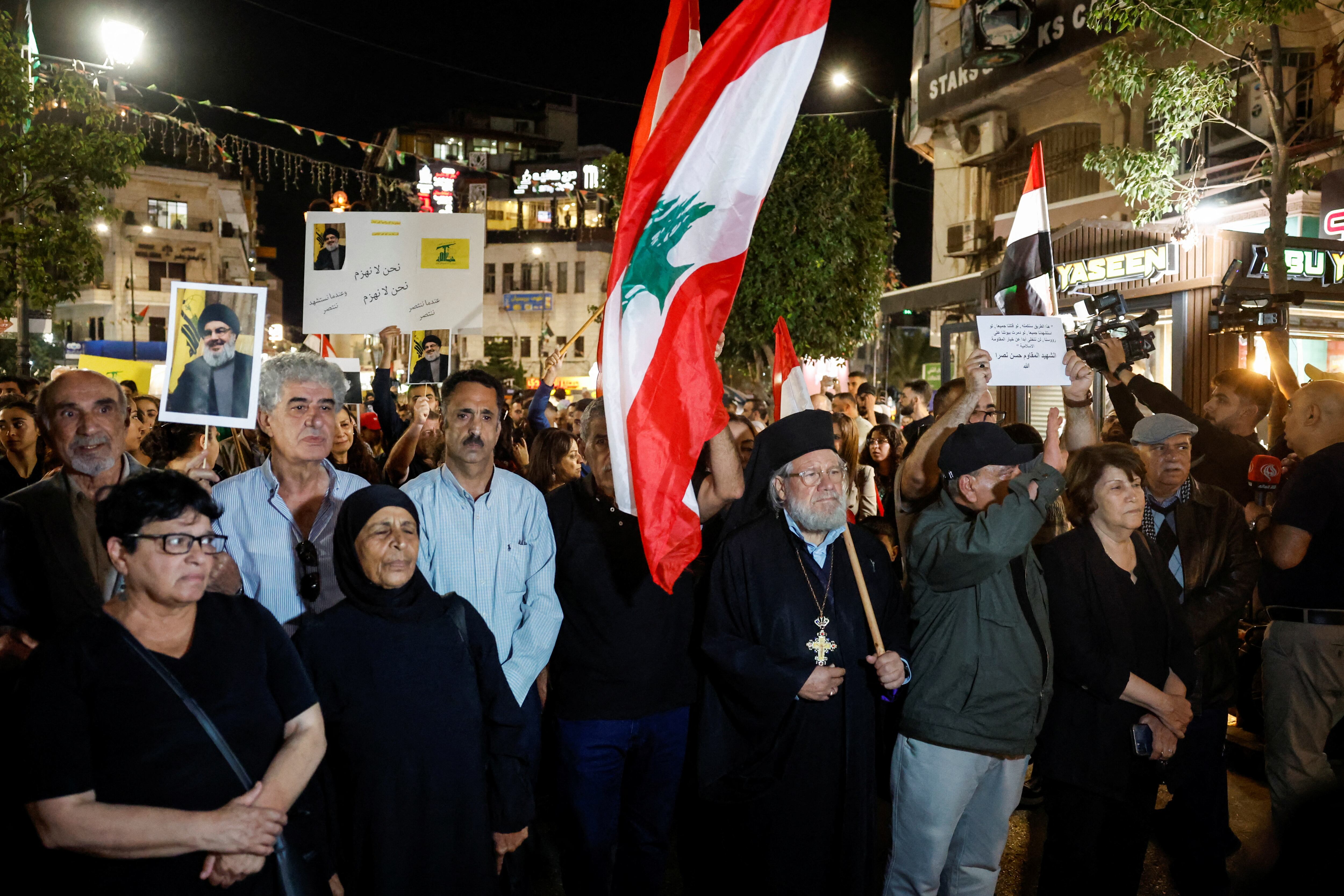 El gobierno libanés decretó tres días de duelo nacional por la muerte del jefe terrorista Hassan Nasrallah (REUTERS/Mohammed Torokman)