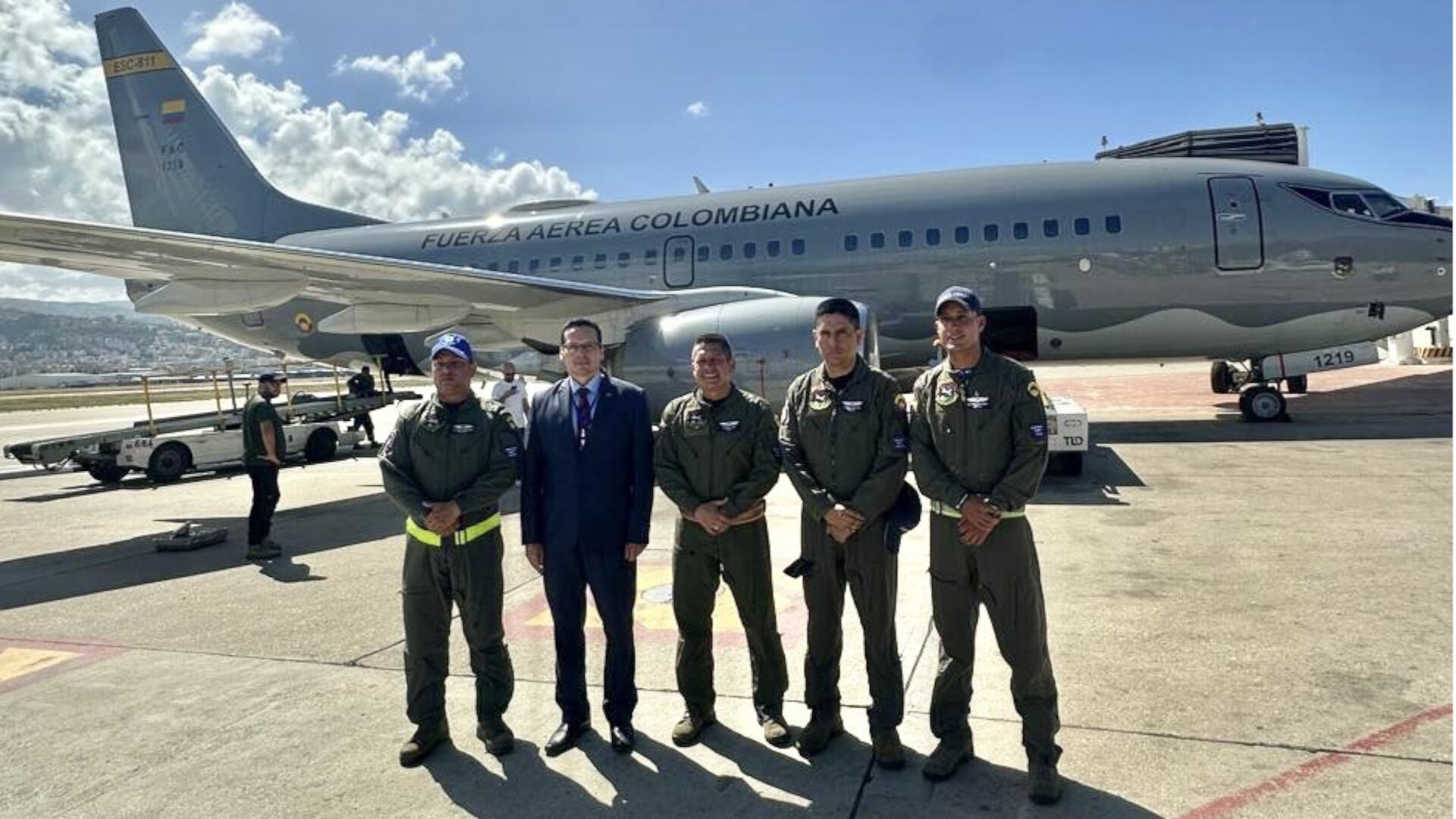 El viceministro de Relaciones Exteriores, Jorge Rojas, informó que los 114 colombianos evacuados desde el Líbano, vuelan de regreso al país. (Crédito: @jorgerojas2022 / X)